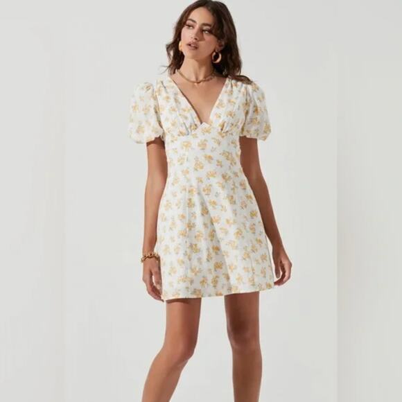 New! Astr the label lovegrove floral pilaf sleeve underwire dress, size L - Picture 2 of 16